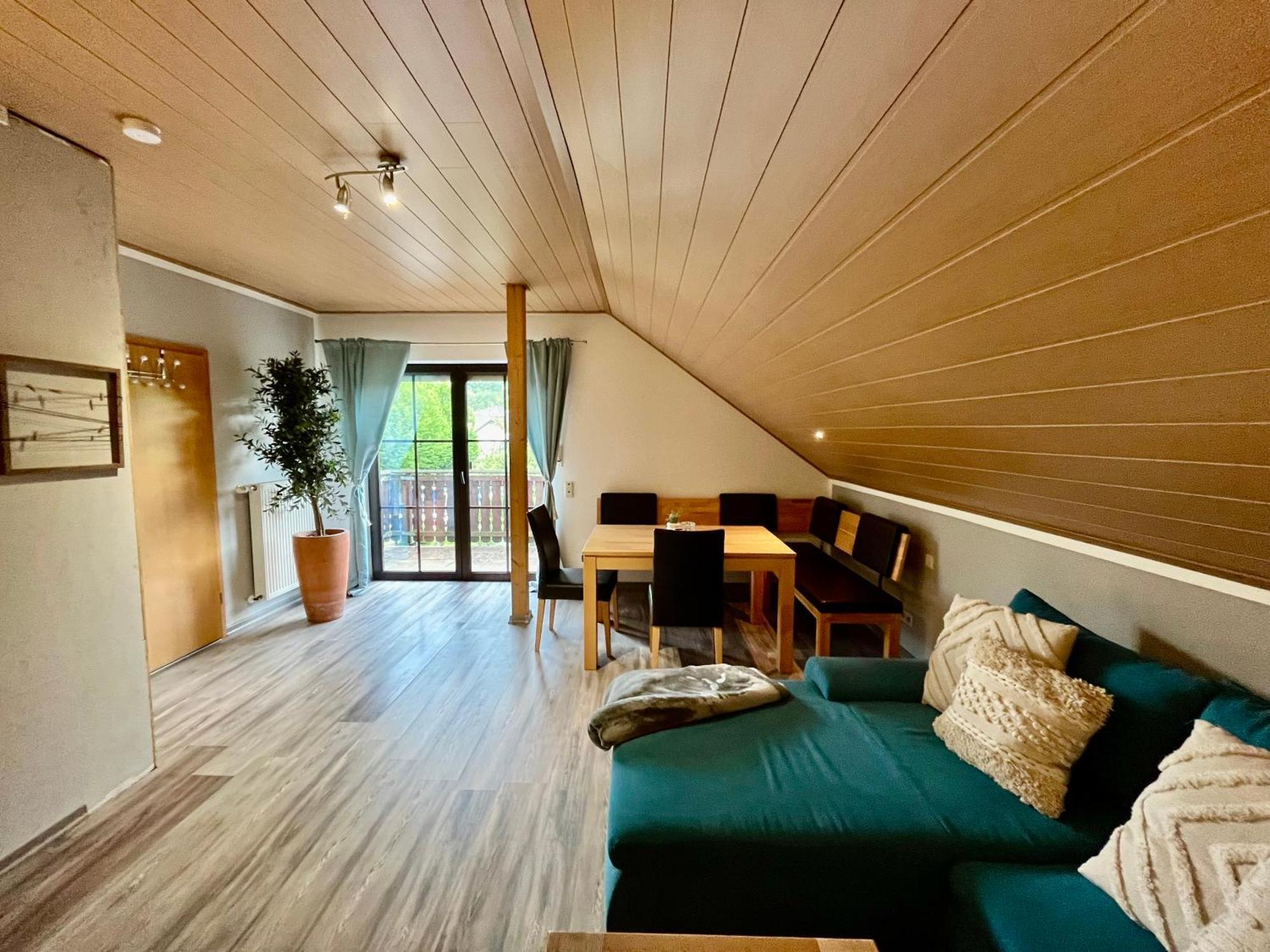 Balkon Zimmer - Apartment Gonnersdorf  Eksteriør billede