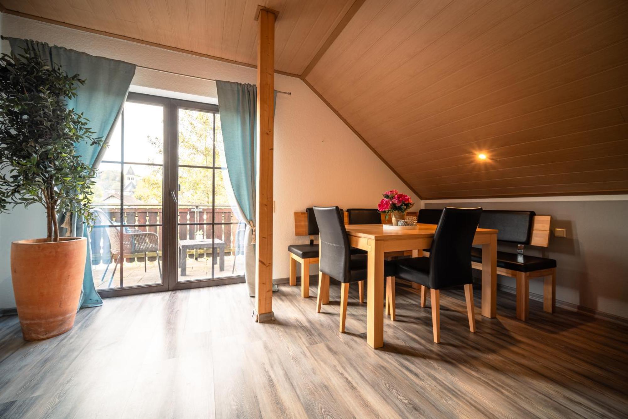 Balkon Zimmer - Apartment Gonnersdorf  Eksteriør billede