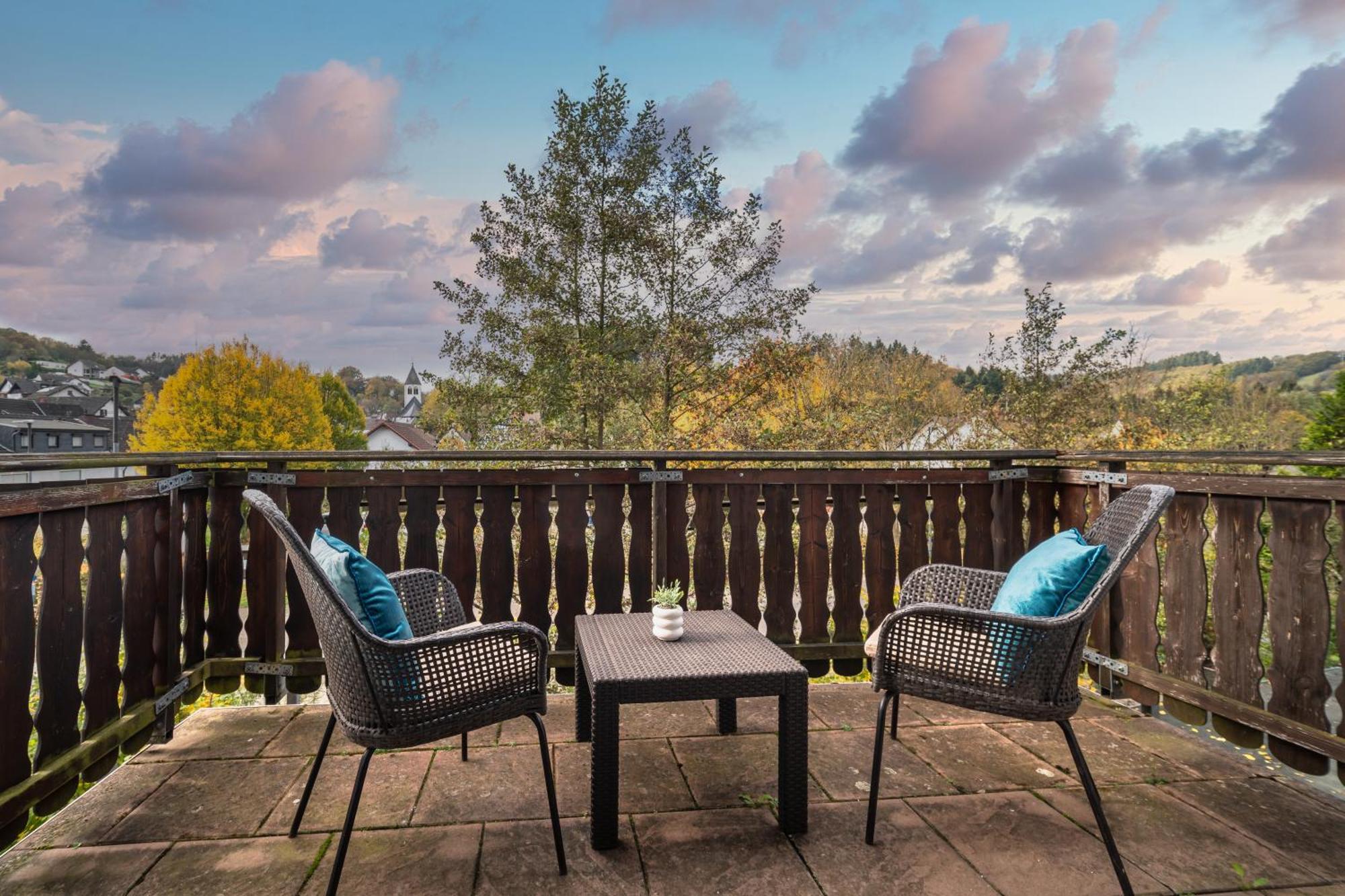 Balkon Zimmer - Apartment Gonnersdorf  Eksteriør billede